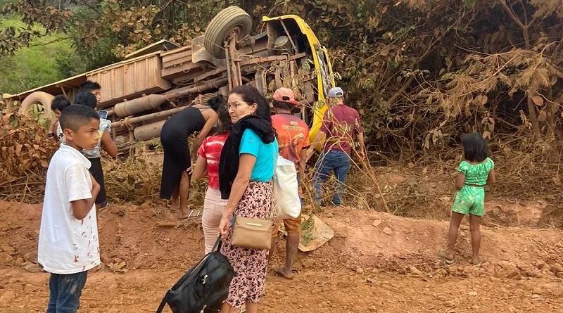 Acidente com micro-ônibus na BR-230 Transamazônica, deixa passageiros feridos na região
