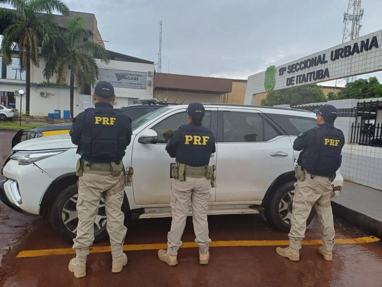 Veículo com placas adulteradas e registro de furto é apreendido em Itaituba