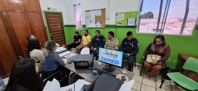Secretaria de Educação (SEMED), reúne com forças de segurança para organizar eventos da Semana da Pátria 2025 em Itaituba