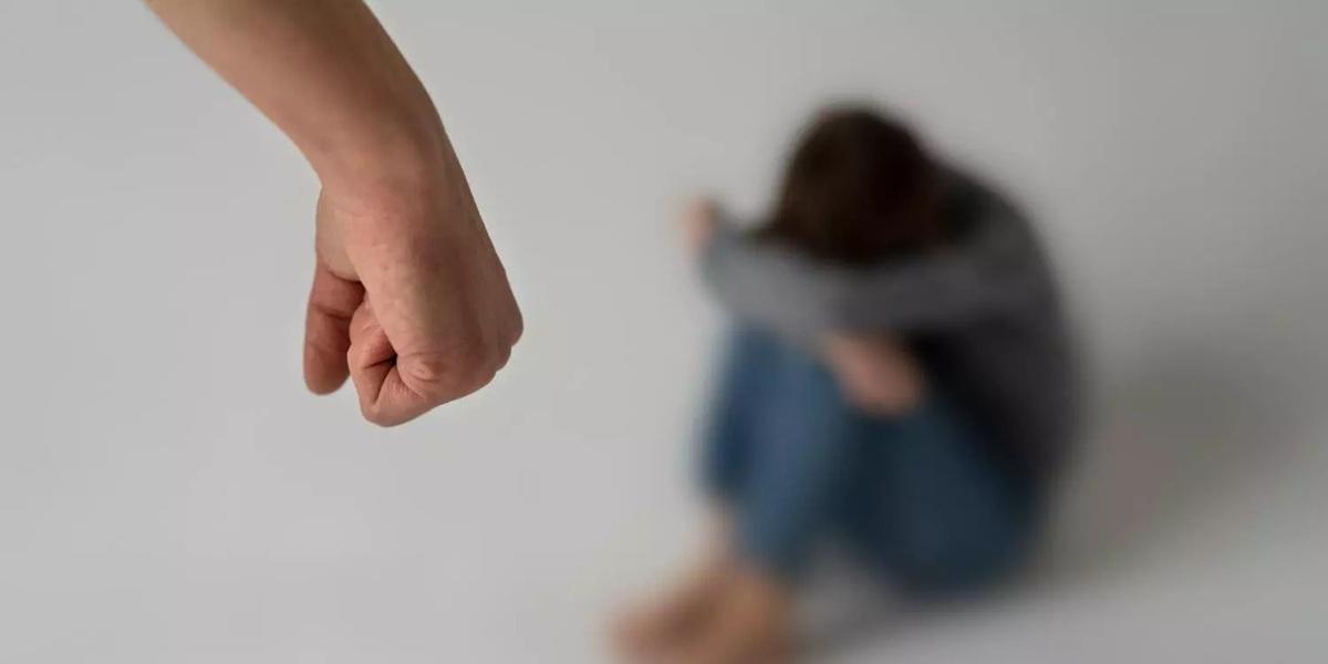 Capitão da PM é denunciado por estupro de enteada de 15 anos e violência contra a ex-mulher