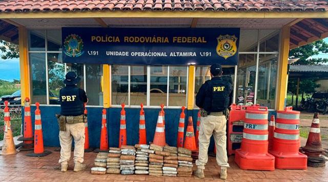 PRF apreende 106 kg de drogas escondidas em caminhonete na BR-230, em Altamira