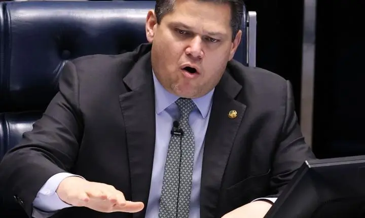 Alcolumbre vai promulgar fim da escala 6x1 nesta sexta