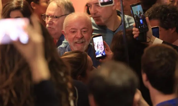Lula agradece votos e diz que teve de vencer intromissão vinda de fora